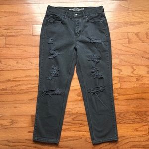 LIKE NEW American Eagle High Waisted Mom Jeans